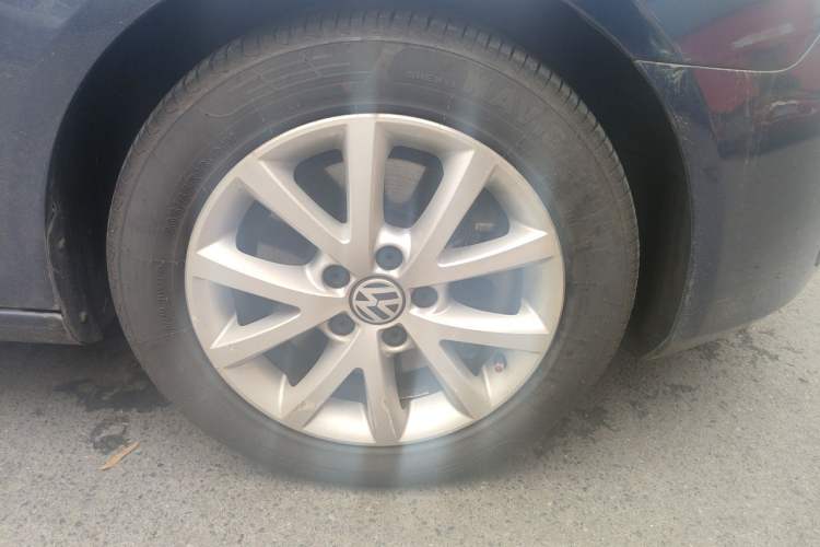 Used Volkswagen Golf 2011 1.4 TSI Comfort Travel Edition Right Front Wheel Hub