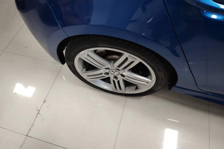 Used Volkswagen Golf 2011 2.0 TSI R Right Rear Wheel Hub