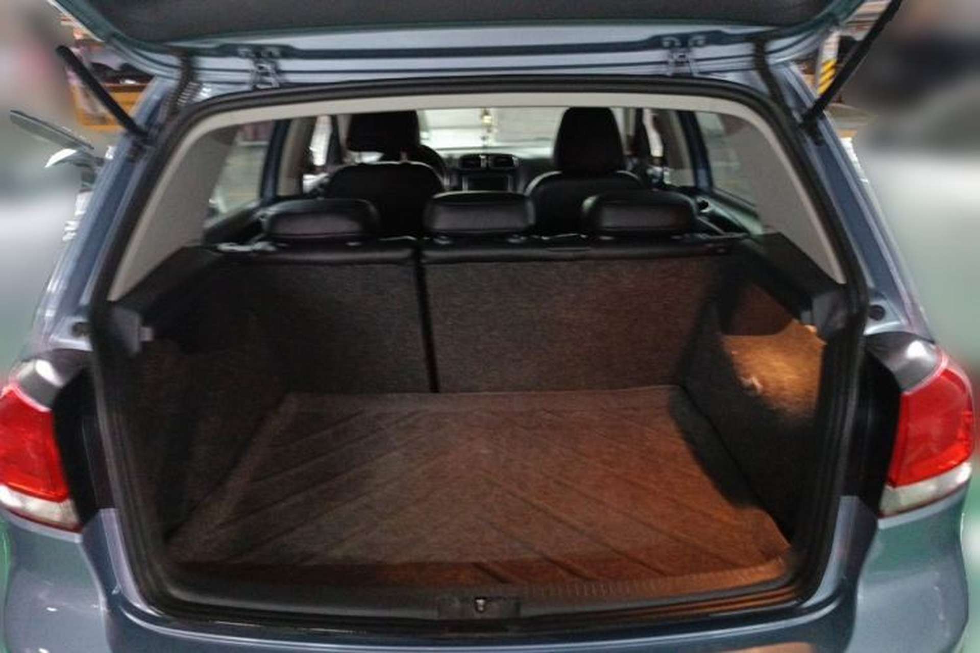 Used Volkswagen Golf 2011 1.6L Automatic Comfort Model Trunk