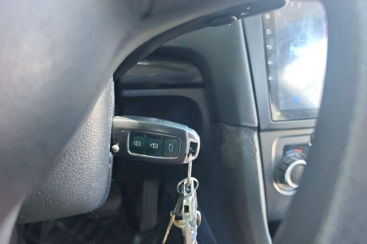 Used Volkswagen Golf 2011 1.6L Automatic Fashion Edition Vehicle Key