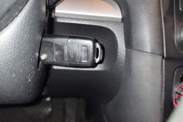 Used Volkswagen Golf 2011 1.6L Automatic Fashion Edition Vehicle Key