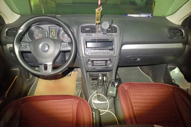 Used Volkswagen Golf 2011 1.4 TSI Comfort Travel Edition Center Console