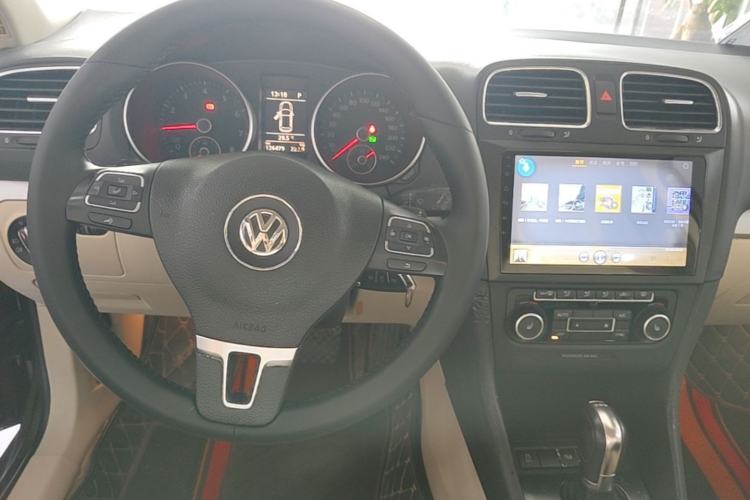 Used Volkswagen Golf 2011 1.4 TSI Luxury Touring Edition Center Console