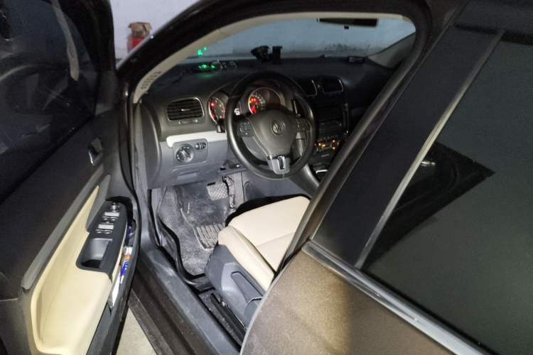 Used Volkswagen Golf 2011 1.4 TSI Comfort Travel Edition Driver Seat