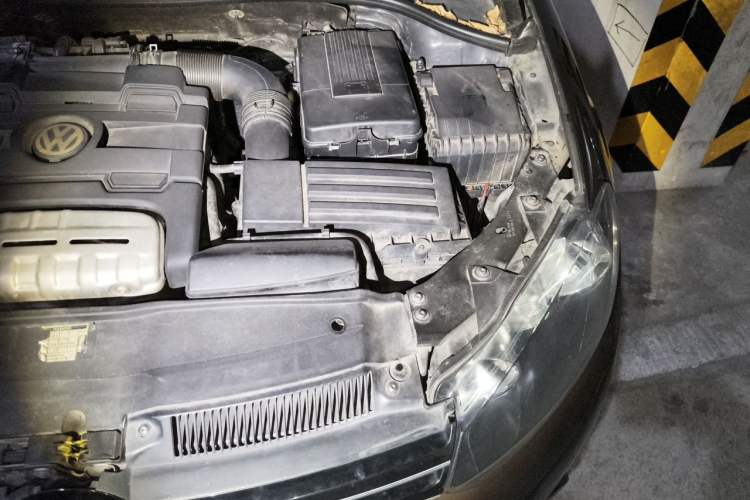 Used Volkswagen Golf 2011 1.4 TSI Comfort Travel Edition Engine Bay Left