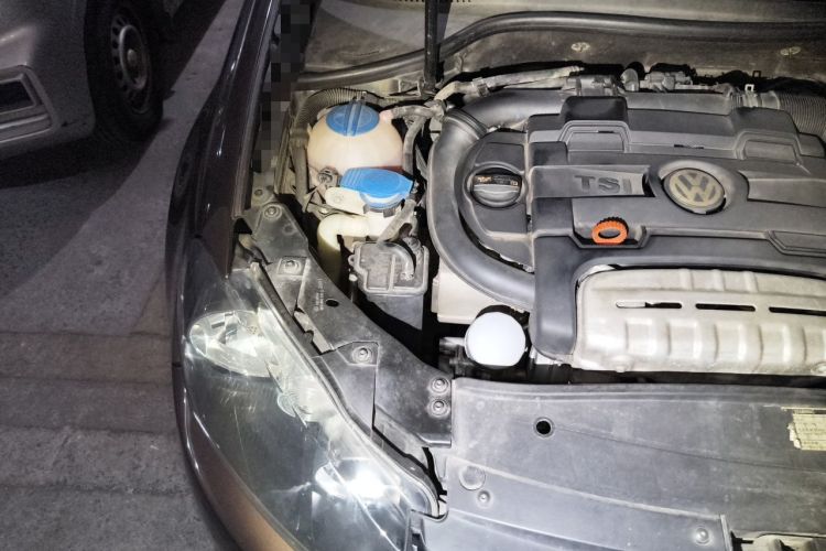 Used Volkswagen Golf 2011 1.4 TSI Comfort Travel Edition Engine Bay Right