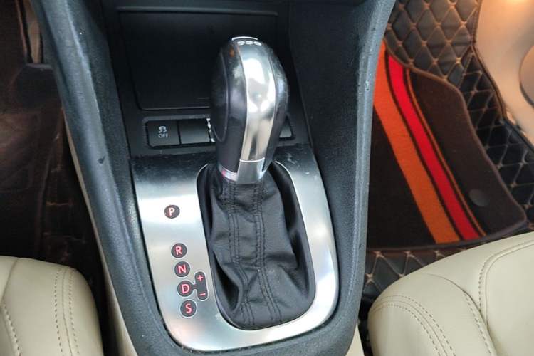 Used Volkswagen Golf 2011 1.4 TSI Luxury Touring Edition Gear Lever