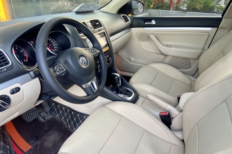 Used Volkswagen Golf 2011 1.4 TSI Luxury Touring Edition Interior 2