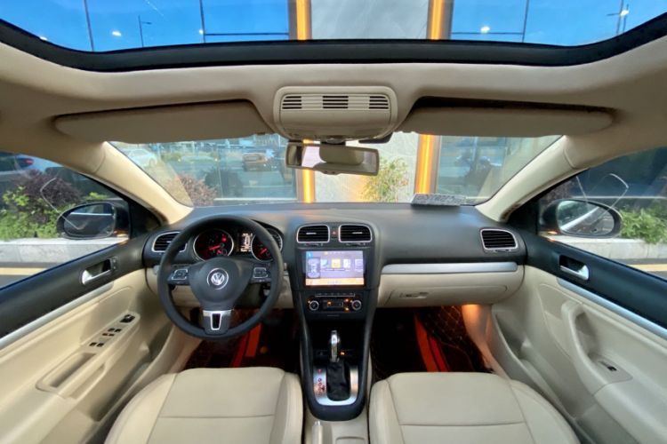 Used Volkswagen Golf 2011 1.4 TSI Luxury Touring Edition Interior 3