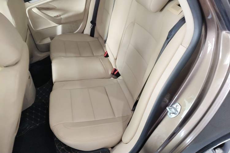 Used Volkswagen Golf 2011 1.4 TSI Luxury Touring Edition Left Rear Seat