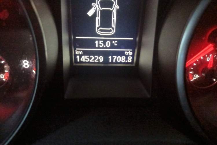 Used Volkswagen Golf 2011 1.4 TSI Comfort Travel Edition Odometer Close Up