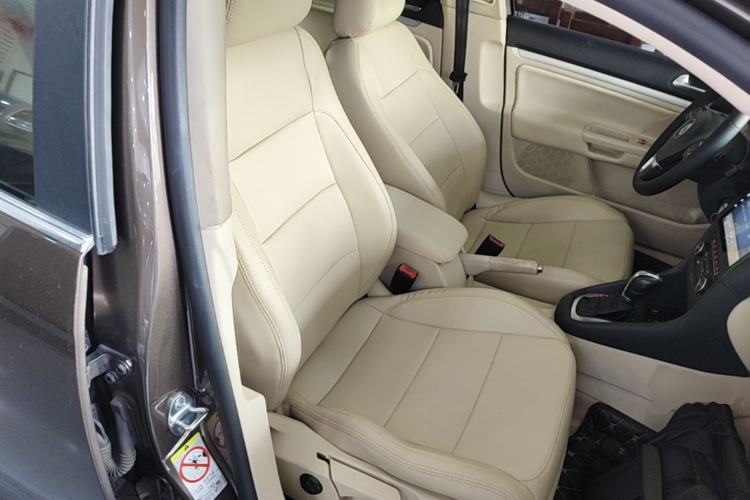 Used Volkswagen Golf 2011 1.4 TSI Luxury Touring Edition Right Front Seat