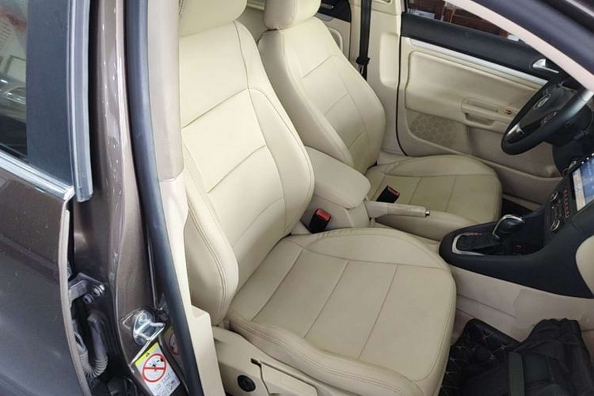 Used Volkswagen Golf 2011 1.4 TSI Luxury Touring Edition Right Front Seat
