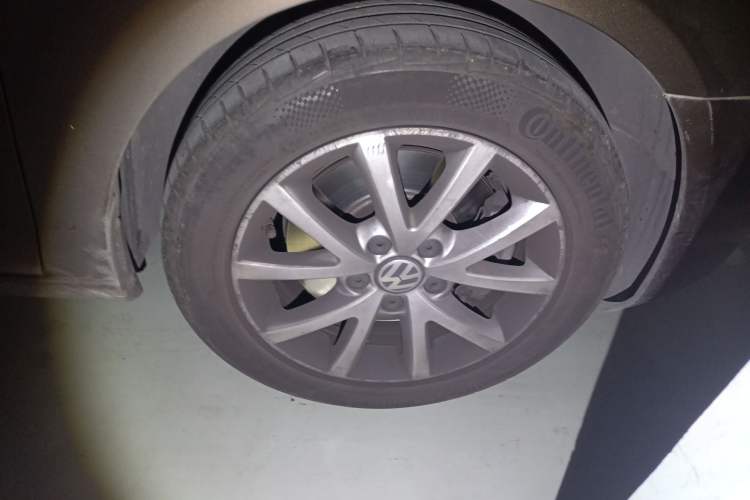 Used Volkswagen Golf 2011 1.4 TSI Comfort Travel Edition Right Front Wheel Hub