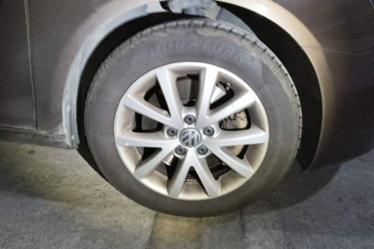 Used Volkswagen Golf 2011 1.4 TSI Comfort Travel Edition Right Front Wheel Hub