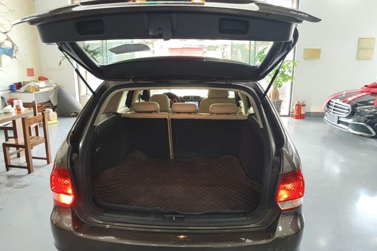 Used Volkswagen Golf 2011 1.4 TSI Luxury Touring Edition Trunk
