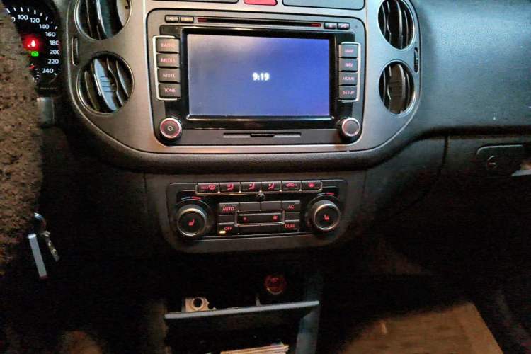 Used Volkswagen Golf  Audio And AC Panel