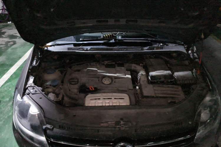 Used Volkswagen Golf  Engine Bay