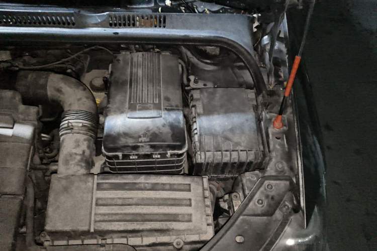 Used Volkswagen Golf  Engine Bay Left