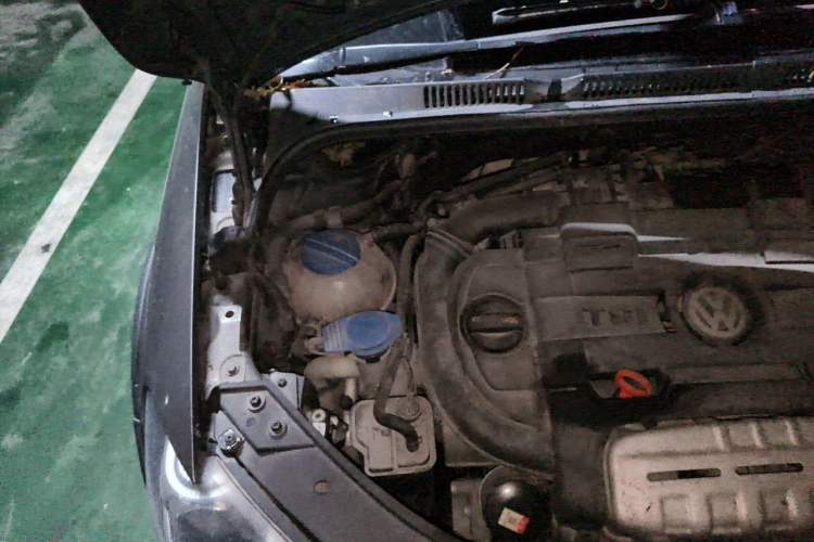 Used Volkswagen Golf  Engine Bay Right