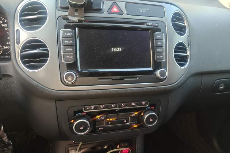 Used Volkswagen Golf 2011 1.4TSI Cross Golf Audio And AC Panel