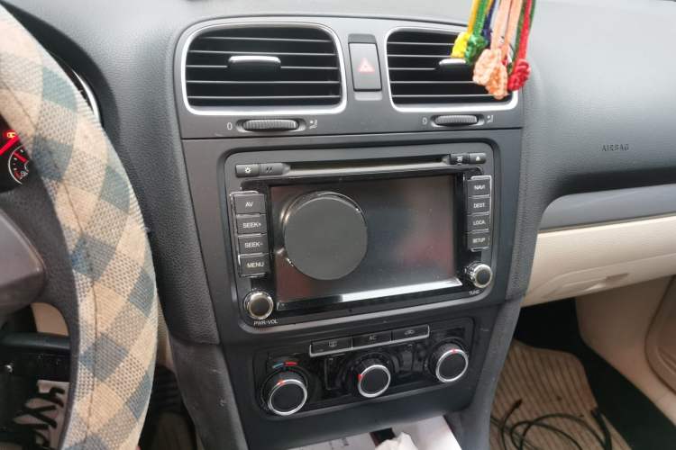 Used Volkswagen Golf 2011 1.6L Automatic Fashion Edition Audio And AC Panel