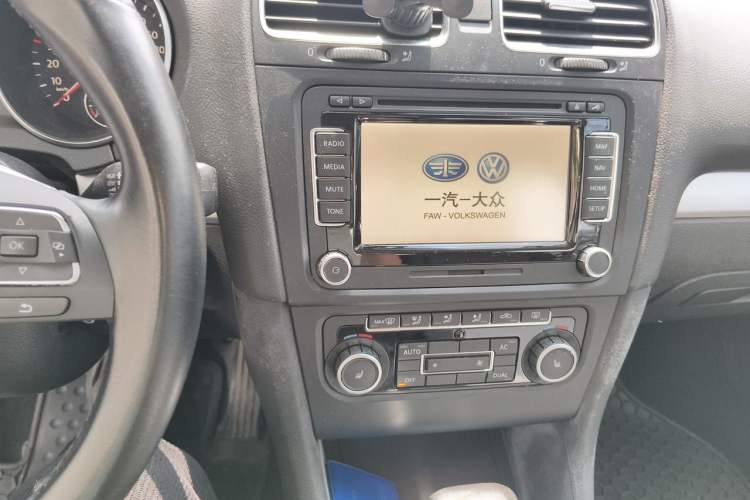 Used Volkswagen Golf 2011 1.4 TSI Automatic Luxury Edition Audio And AC Panel