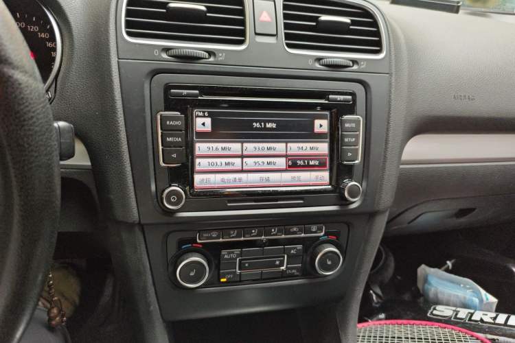 Used Volkswagen Golf 2011 1.4 TSI Automatic Luxury Edition Audio And AC Panel