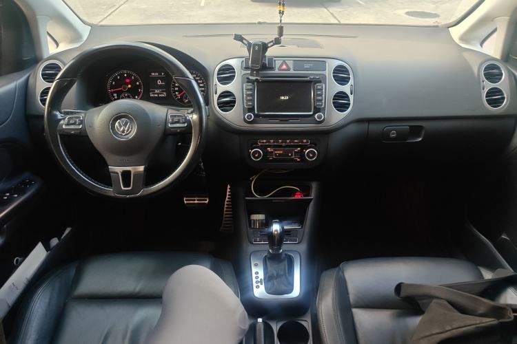 Used Volkswagen Golf 2011 1.4TSI Cross Golf Center Console