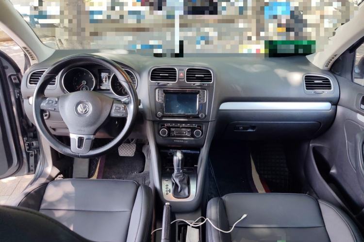 Used Volkswagen Golf 2011 1.4 TSI Comfort Travel Edition Center Console