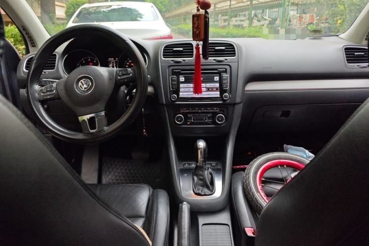 Used Volkswagen Golf 2011 1.4 TSI Automatic Luxury Edition Center Console