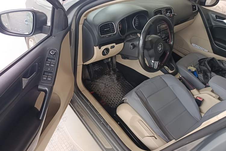 Used Volkswagen Golf 2011 1.4 TSI Automatic Comfort Model Driver Seat