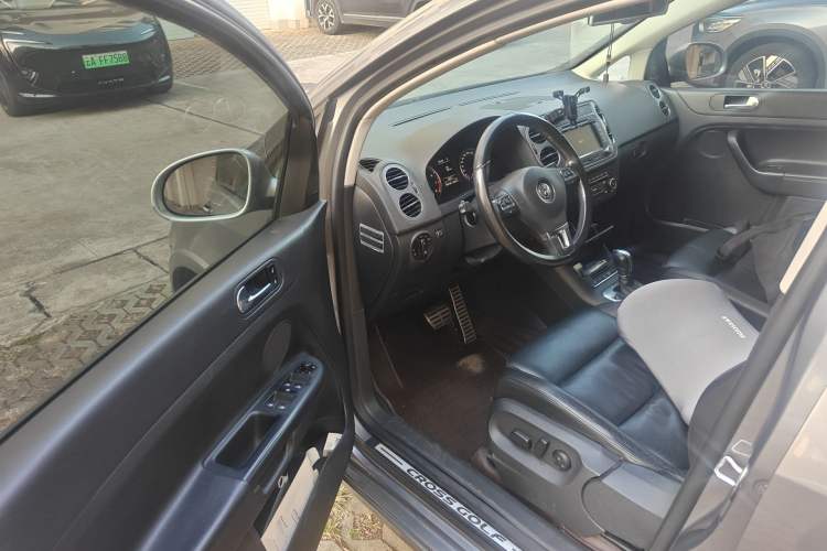 Used Volkswagen Golf 2011 1.4TSI Cross Golf Driver Seat