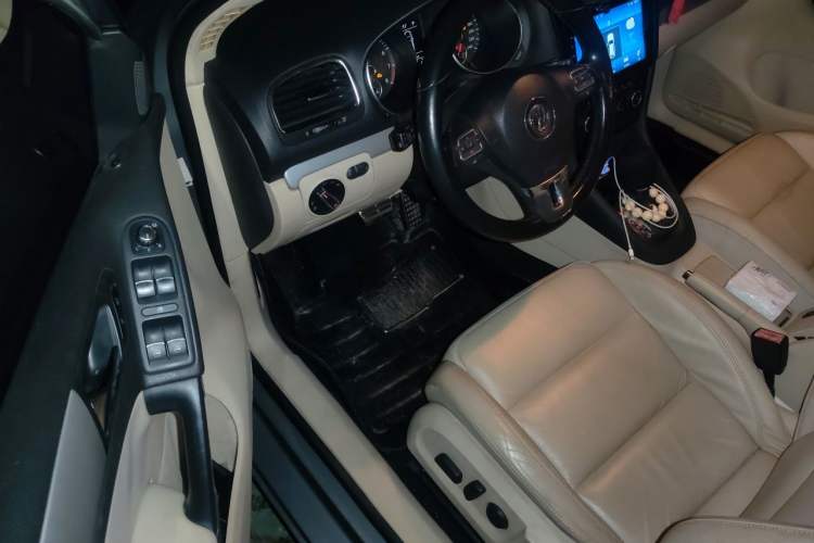 Used Volkswagen Golf 2011 1.4 TSI Automatic Luxury Edition Driver Seat