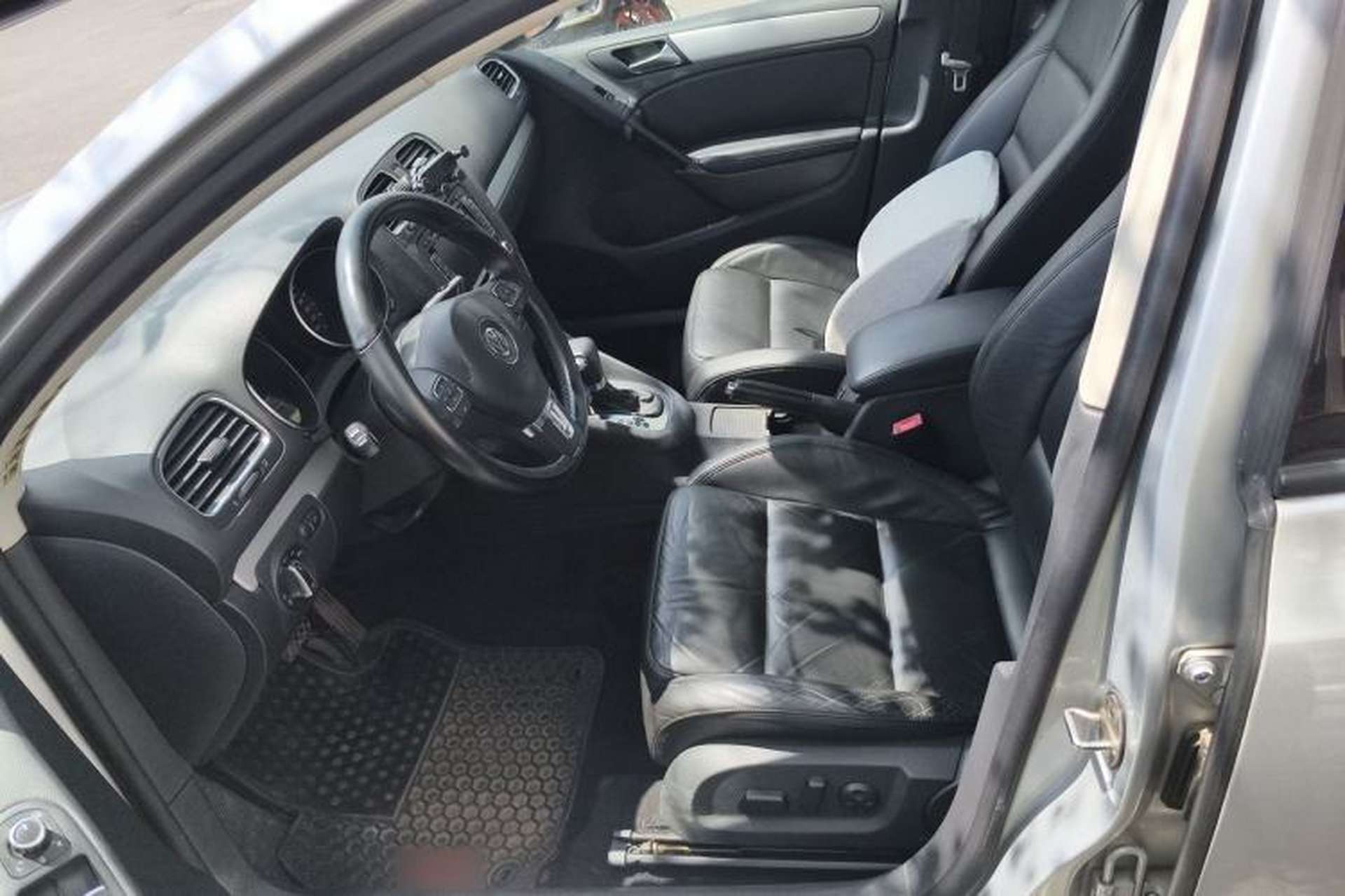 Used Volkswagen Golf 2011 1.4 TSI Automatic Luxury Edition Driver Seat