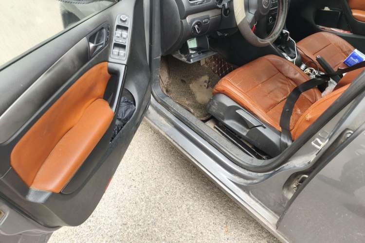 Used Volkswagen Golf 2011 1.6L Automatic Fashion Edition Driver Seat