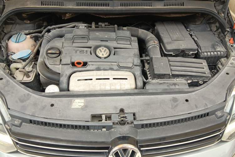 Used Volkswagen Golf 2011 1.4TSI Cross Golf Engine Bay