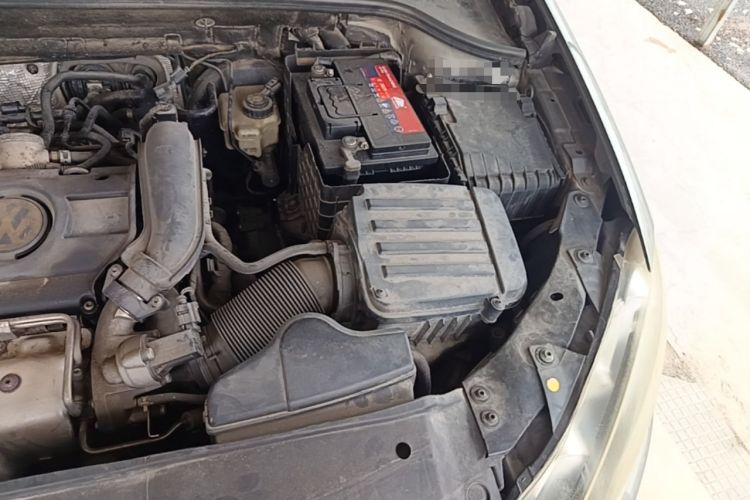 Used Volkswagen Golf 2011 1.4 TSI Automatic Comfort Model Engine Bay Left