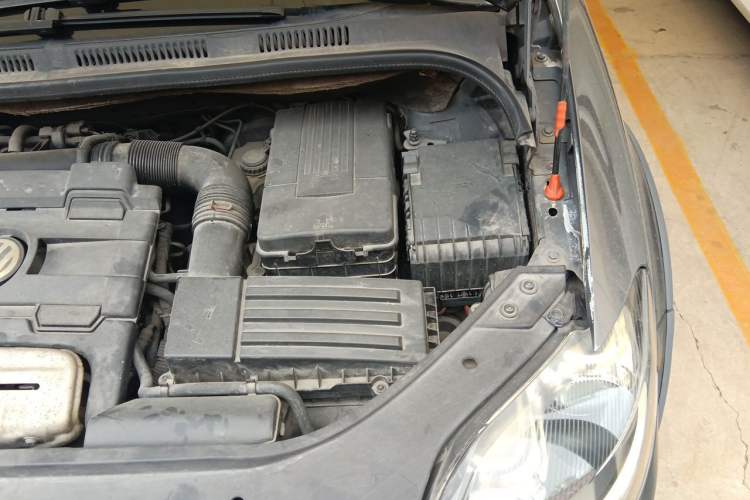 Used Volkswagen Golf 2011 1.4TSI Cross Golf Engine Bay Left