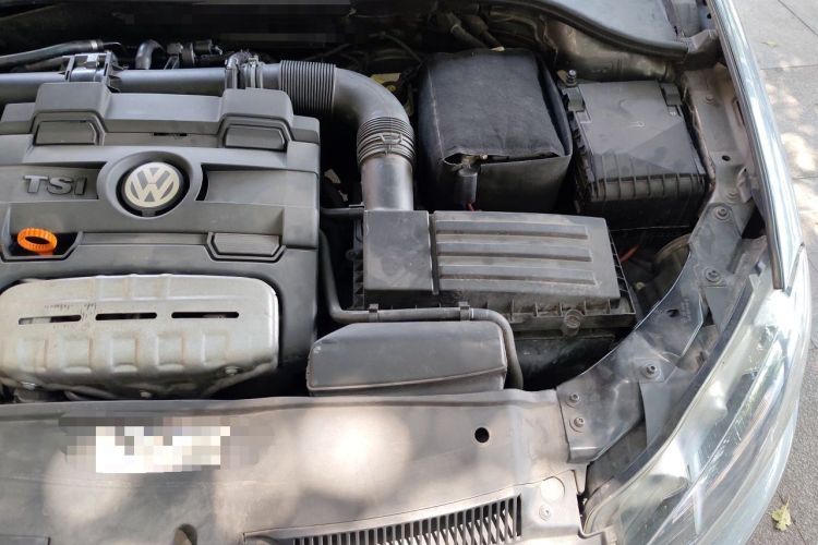 Used Volkswagen Golf 2011 1.4 TSI Comfort Travel Edition Engine Bay Left