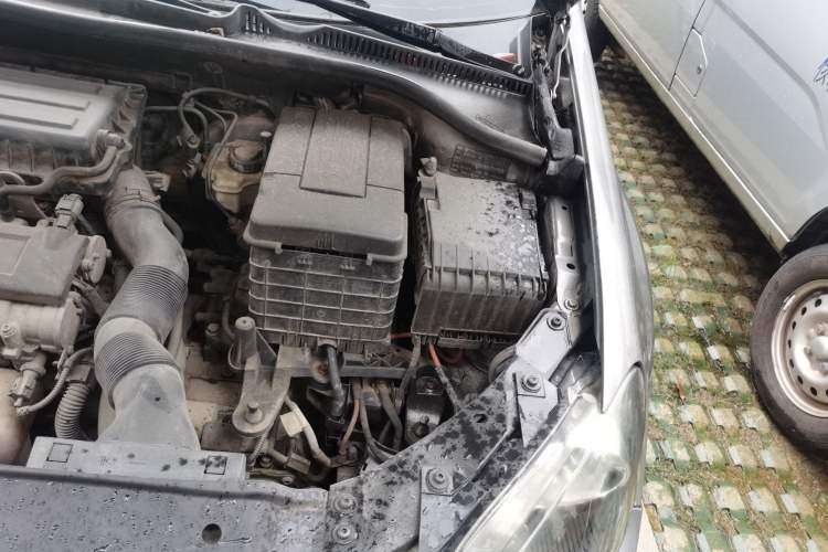 Used Volkswagen Golf 2011 1.6L Automatic Fashion Edition Engine Bay Left