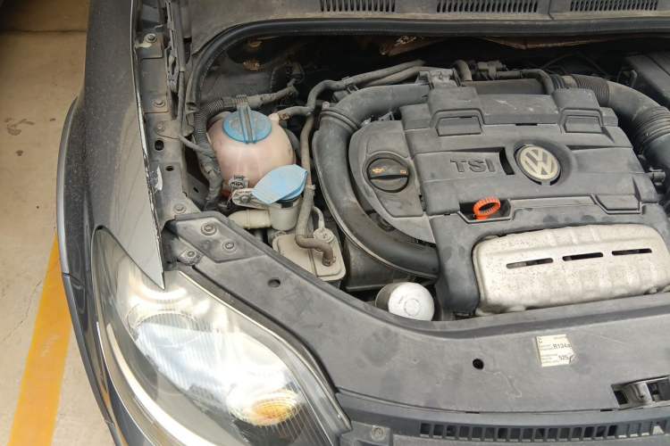 Used Volkswagen Golf 2011 1.4TSI Cross Golf Engine Bay Right