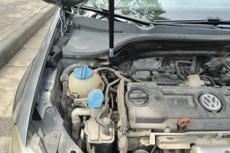 Used Volkswagen Golf 2011 1.4 TSI Automatic Comfort Model Engine Bay Right