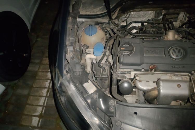 Used Volkswagen Golf 2011 1.4 TSI Automatic Luxury Edition Engine Bay Right