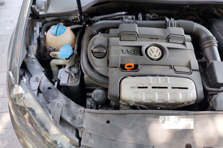Used Volkswagen Golf 2011 1.4 TSI Comfort Travel Edition Engine Bay Right
