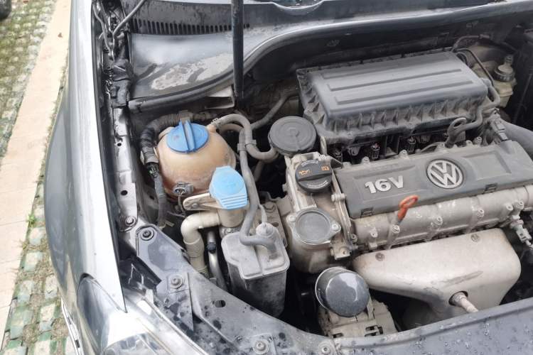 Used Volkswagen Golf 2011 1.6L Automatic Fashion Edition Engine Bay Right