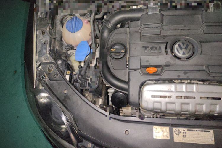 Used Volkswagen Golf 2011 1.4TSI Cross Golf Engine Bay Right