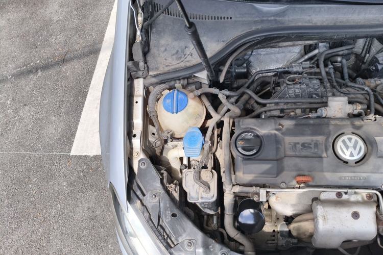 Used Volkswagen Golf 2011 1.4 TSI Automatic Luxury Edition Engine Bay Right
