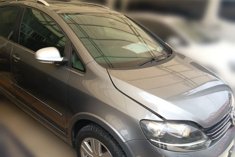 Used Volkswagen Golf 2011 1.4TSI Cross Golf Front Right 45 Deg