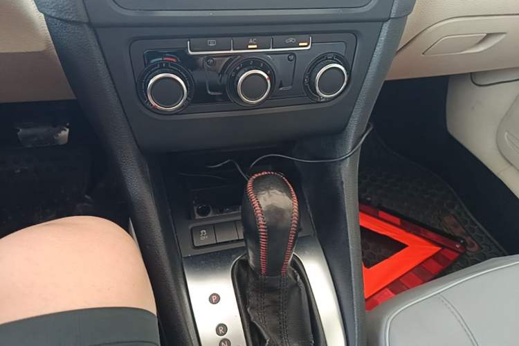 Used Volkswagen Golf 2011 1.4 TSI Automatic Comfort Model Gear Lever